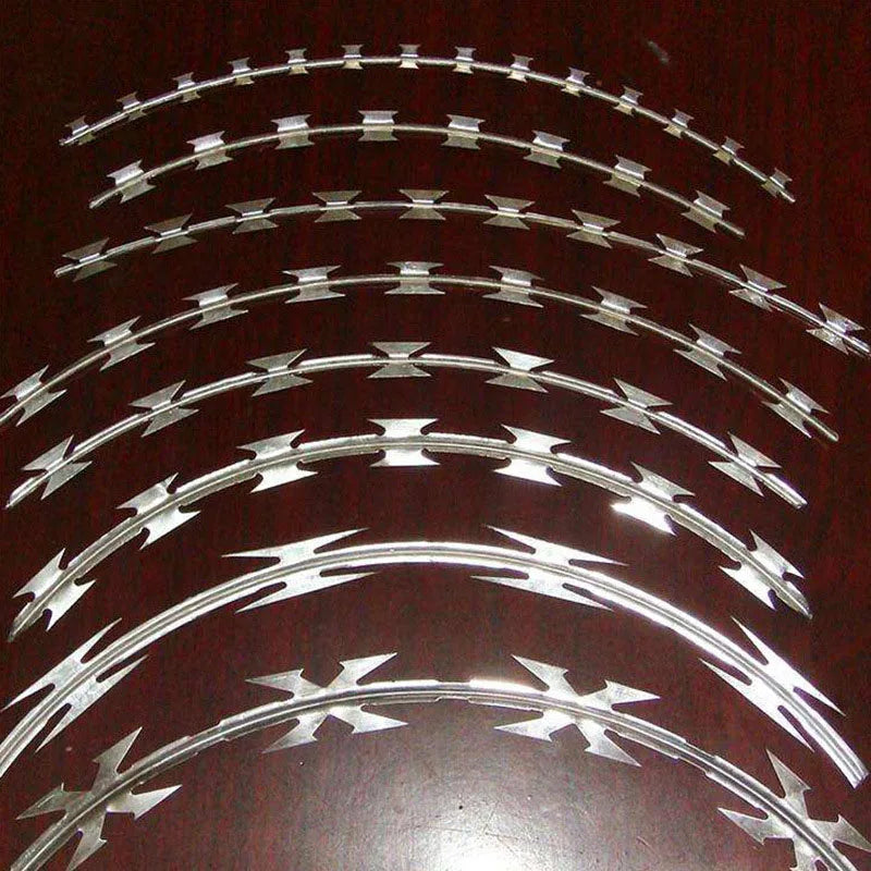 Barbelé Lames Rasoir Hélicoïdal Anti-Intrusion – 10 Mètres - BLACKBEARD OUTDOOR INDUSTRIES