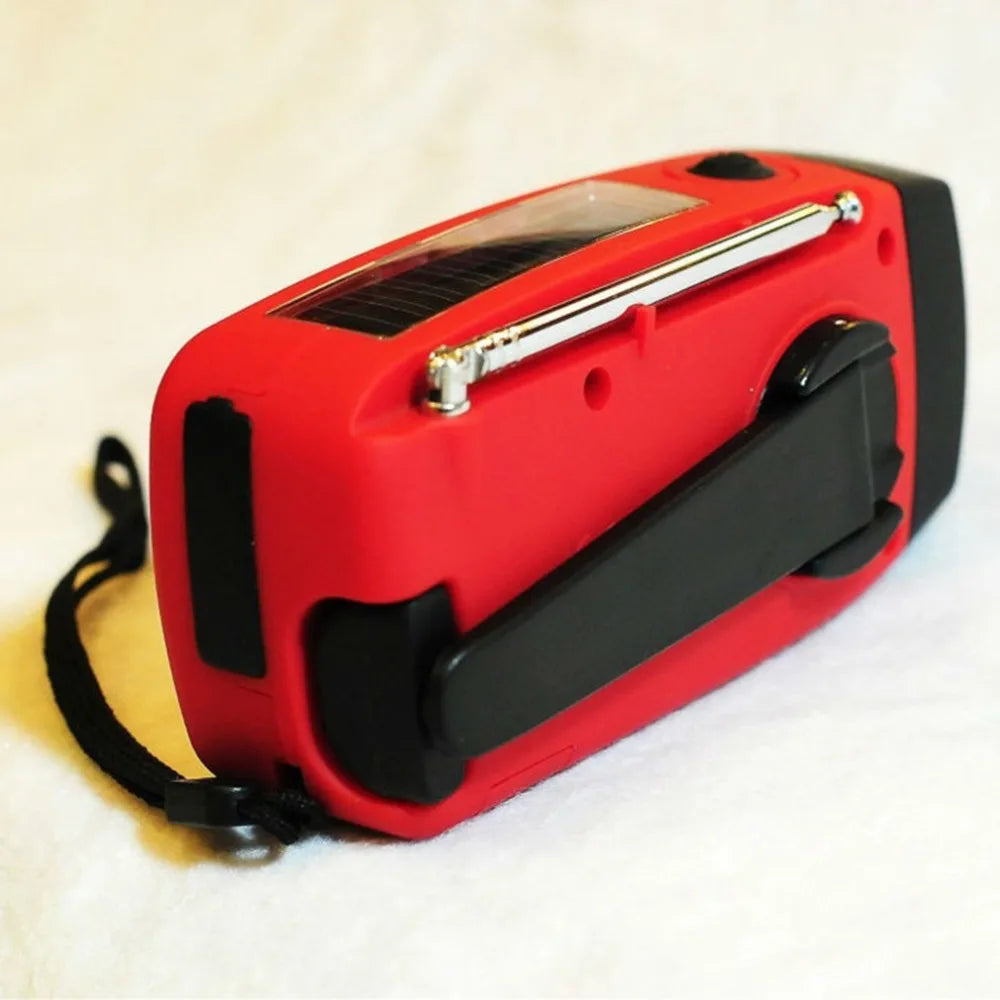 Radio d’Urgence Solaire & Dynamo – Lampe LED, Power Bank 2000 mAh, AM/FM – Spécial Outdoor & Camping - BLACKBEARD OUTDOOR INDUSTRIES