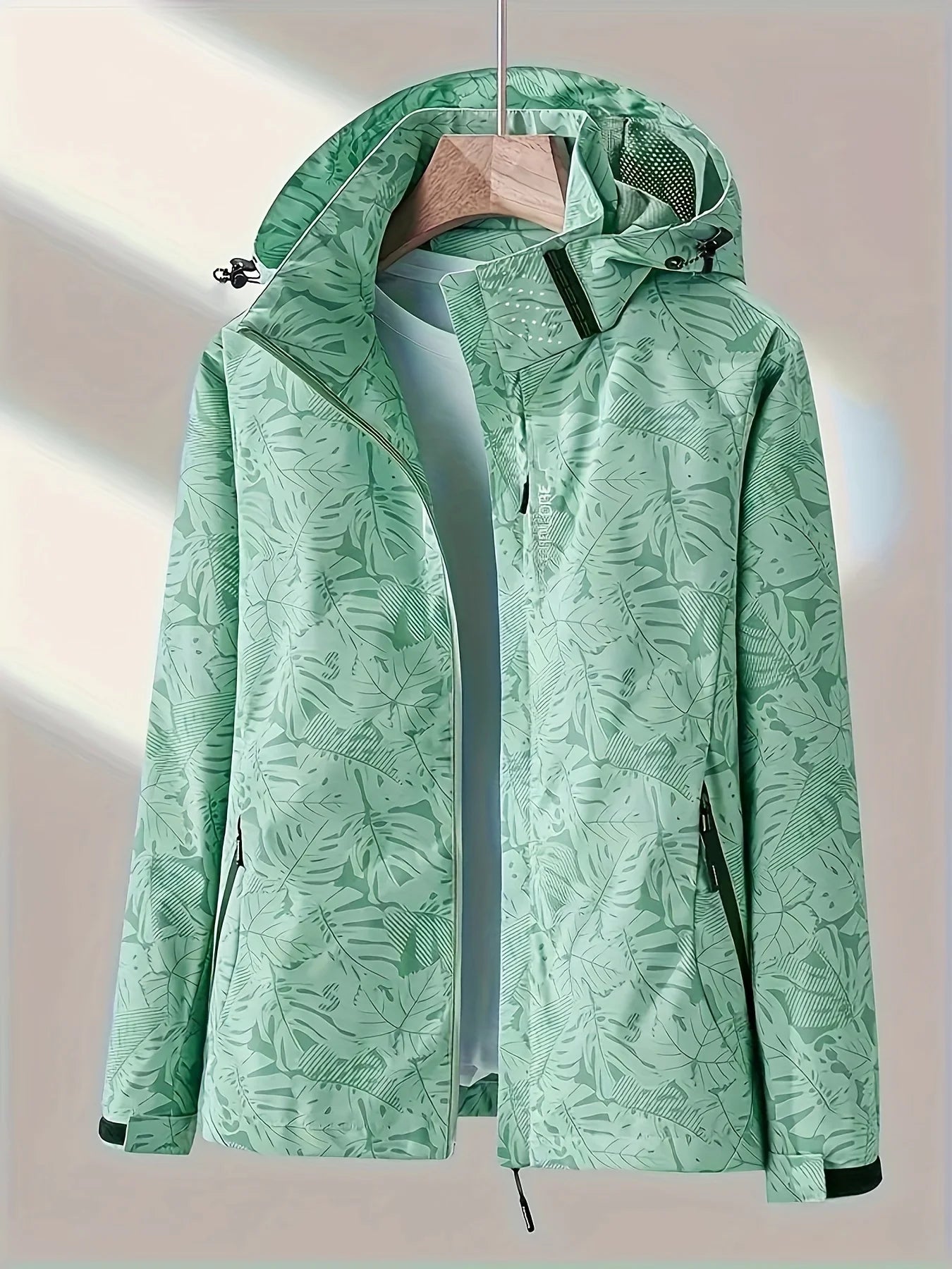 Veste de Sport pour Femme avec Imprimé Feuilles – Veste Outdoor Déperlant, Imperméable et Coupe-Vent avec Capuche Détachable – Idéale pour la Randonnée et les Activités de Loisirs - BLACKBEARD OUTDOOR INDUSTRIES