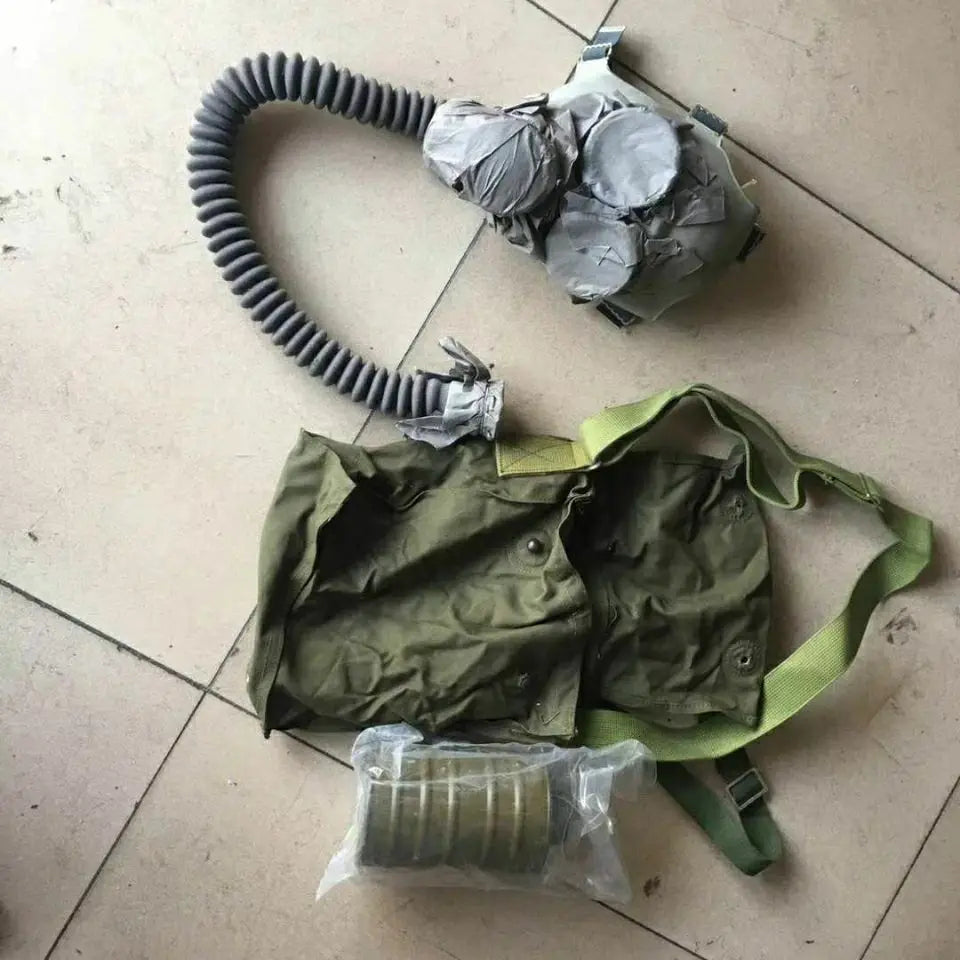 Masque à Gaz Militaire Chinois Type 64 d'Origine — Surplus Armée Chinoise Années 1965 avec Sac - BLACKBEARD OUTDOOR INDUSTRIES