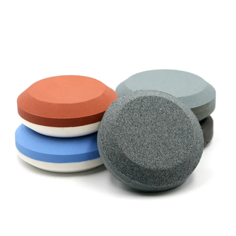 Pierre à Aiguiser Double Face – Whetstone Rond pour Couteaux, Haches, Machettes, Pelles et Outils Extérieurs - BLACKBEARD OUTDOOR INDUSTRIES