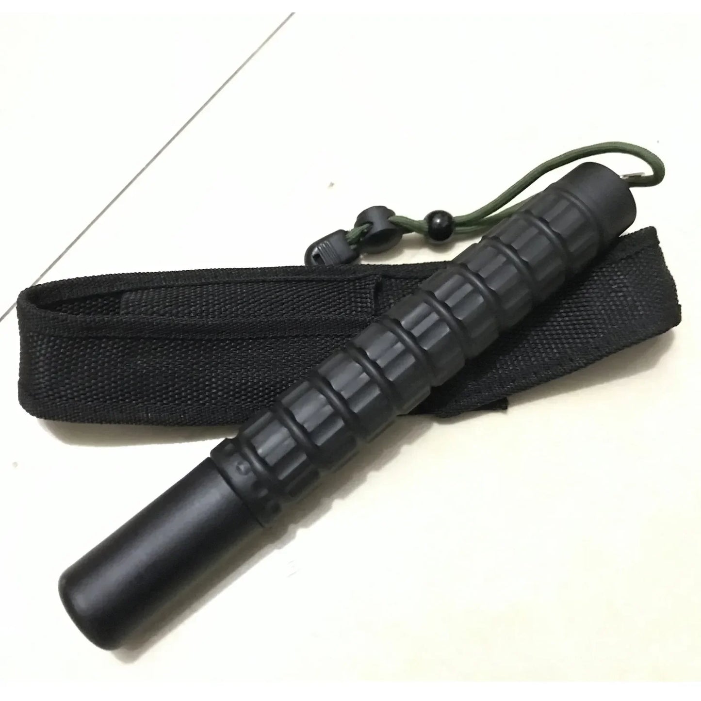 Bâton Télescopique de Défense à 3 Sections 65cm – Léger, Repliable, Multifonction | Autodéfense - BLACKBEARD OUTDOOR INDUSTRIES