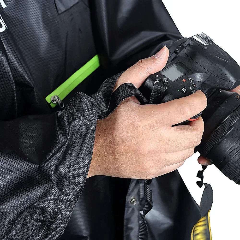 Poncho de Pluie avec Réflecteur - Imperméable Unisexe pour Vélo, Randonnée et Activités de Plein Air (Cape de Pluie, Capuche, Bande Réfléchissante) BLACKBEARD OUTDOOR INDUSTRIES