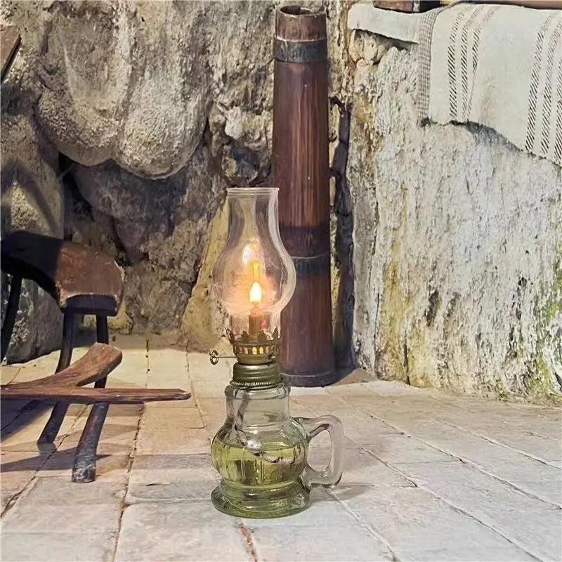 Lampe à Huile Miniature avec Abat-Jour – Lampe de Table Vintage en Verre pour Décoration, Anniversaires, Mariages, Dîner et Éclairage d'Urgence - BLACKBEARD OUTDOOR INDUSTRIES