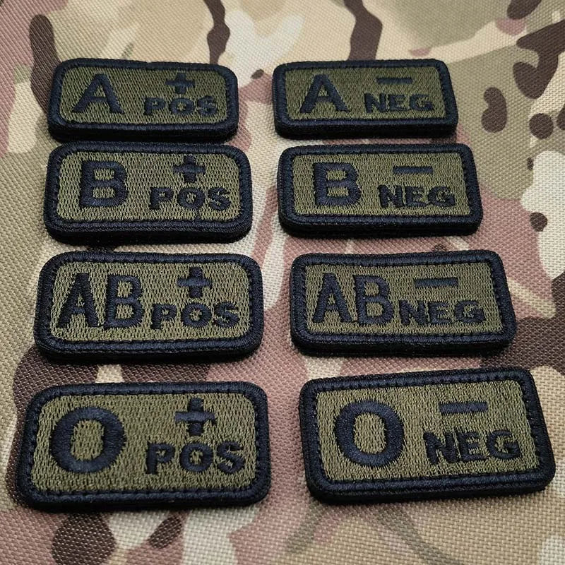Écusson Groupe Sanguin 2,5 × 5 cm – Patch Tactique Brodé avec Velcro A/B/AB/O Pos-Neg - BLACKBEARD OUTDOOR INDUSTRIES