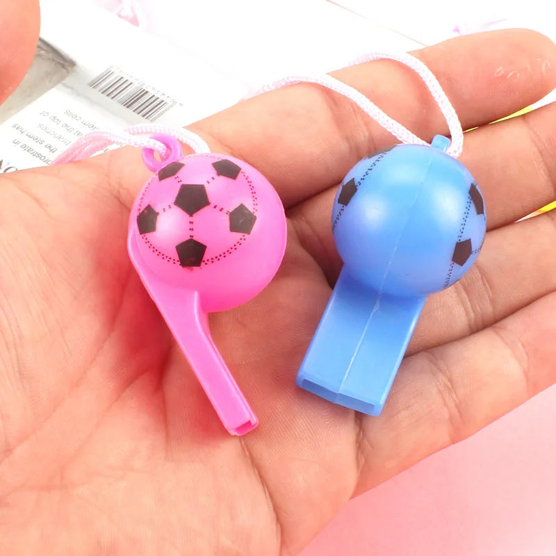 20 Pièces de Sifflet en Forme de Ballon de Football – Sifflet en Plastique Coloré pour Enfants, Cadeaux de Fête d'Anniversaire, Petits Souvenirs pour Invités - BLACKBEARD OUTDOOR INDUSTRIES
