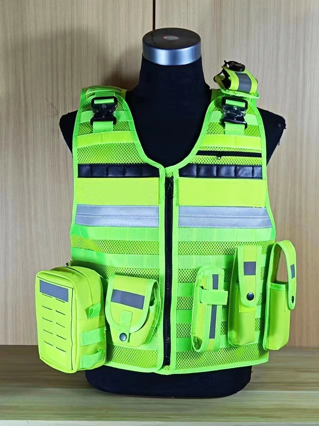 Gilet Tactique Multifonctionnel Noir - Gilet Protecteur Outdoor avec Intérieur Jaune Respirant, Confortable, Réfléchissant et Détachable BLACKBEARD OUTDOOR INDUSTRIES