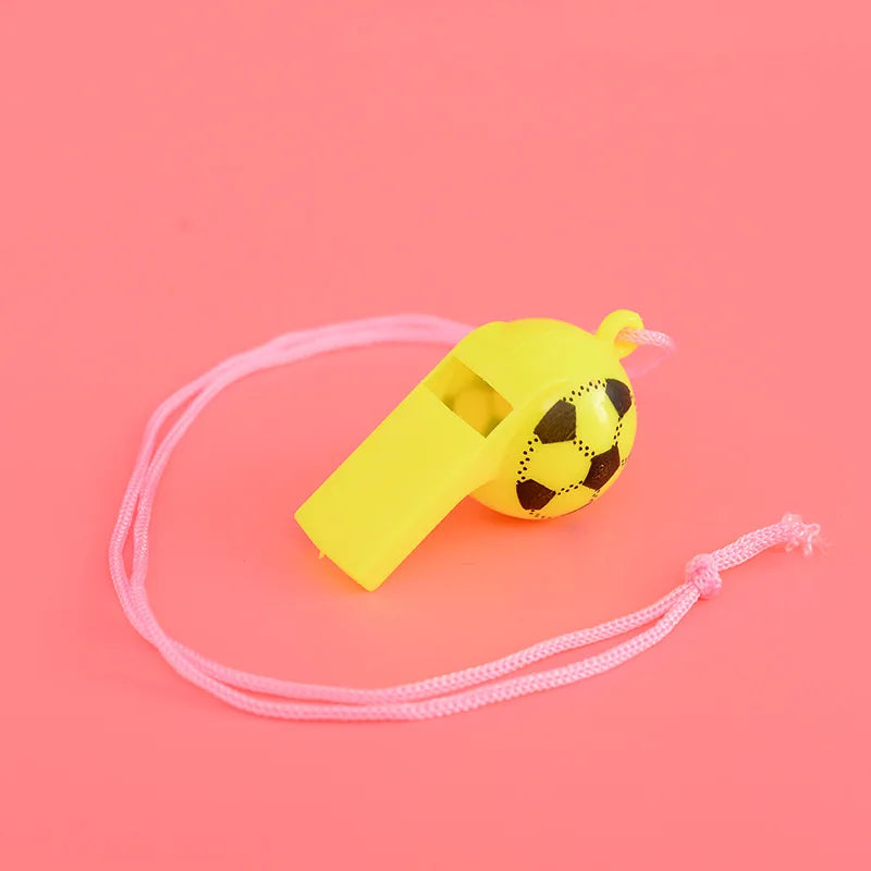20 Pièces de Sifflet en Forme de Ballon de Football – Sifflet en Plastique Coloré pour Enfants, Cadeaux de Fête d'Anniversaire, Petits Souvenirs pour Invités - BLACKBEARD OUTDOOR INDUSTRIES