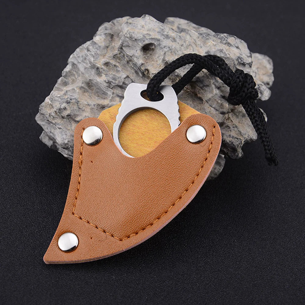 Couteau de Survie avec Anneau de Doigt, Mini Couteau Poche avec Étui en Cuir - Outil EDC Multifonction pour Camping, Randonnée et Aventure - BLACKBEARD OUTDOOR INDUSTRIES