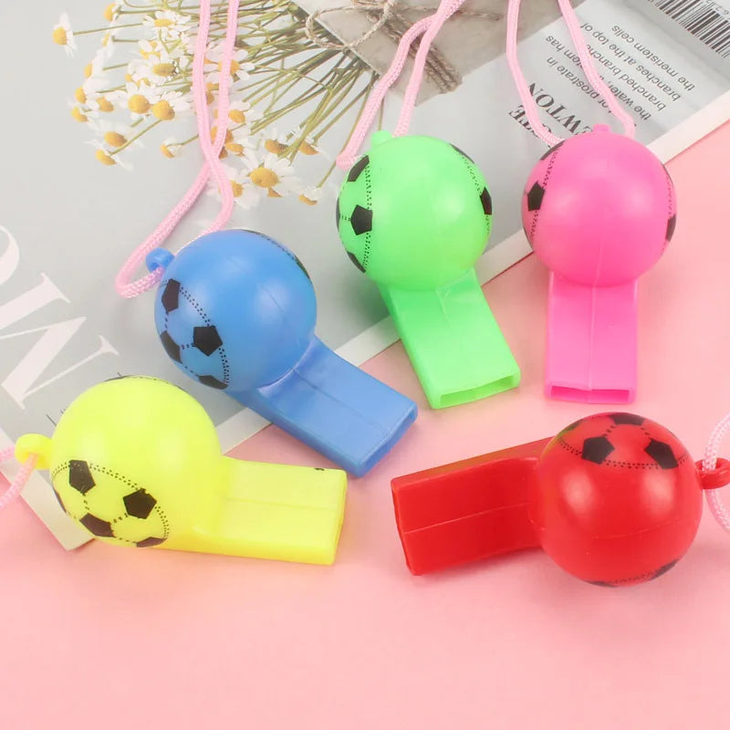 20 Pièces de Sifflet en Forme de Ballon de Football – Sifflet en Plastique Coloré pour Enfants, Cadeaux de Fête d'Anniversaire, Petits Souvenirs pour Invités - BLACKBEARD OUTDOOR INDUSTRIES