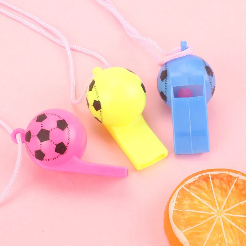 20 Pièces de Sifflet en Forme de Ballon de Football – Sifflet en Plastique Coloré pour Enfants, Cadeaux de Fête d'Anniversaire, Petits Souvenirs pour Invités - BLACKBEARD OUTDOOR INDUSTRIES