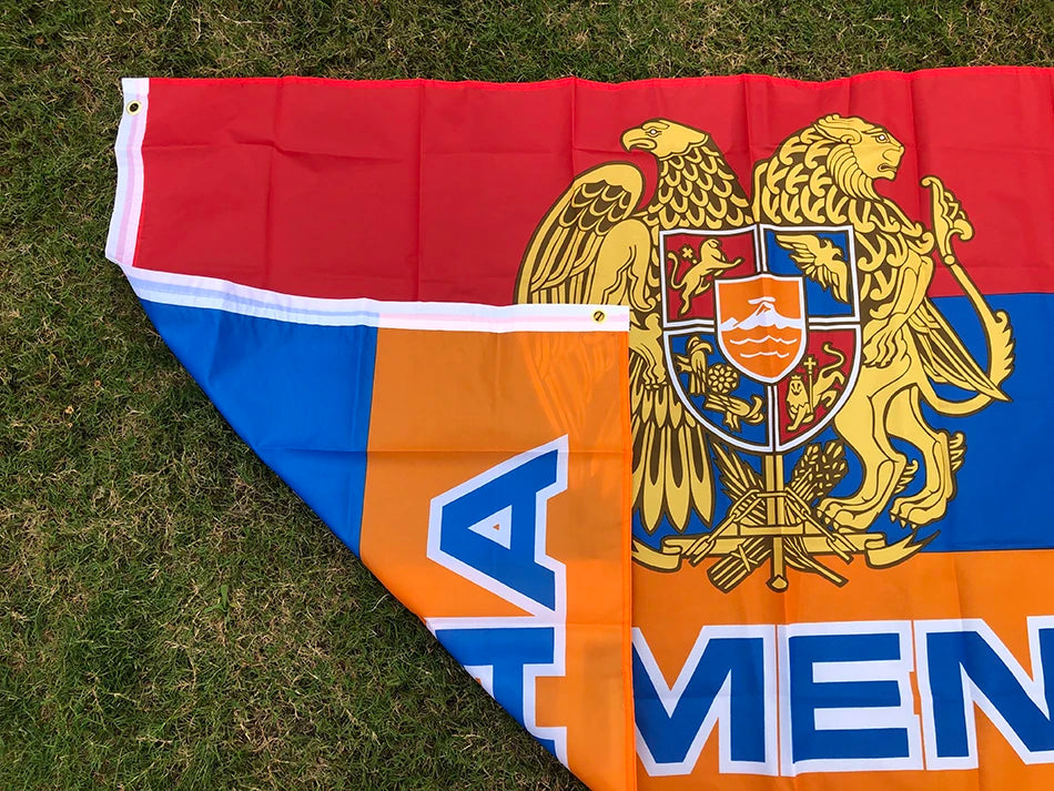 Drapeau National de l'Arménie avec Emblème National - 90x150 cm - Polyester - Drapeau Suspendu pour Décoration BLACKBEARD OUTDOOR INDUSTRIES