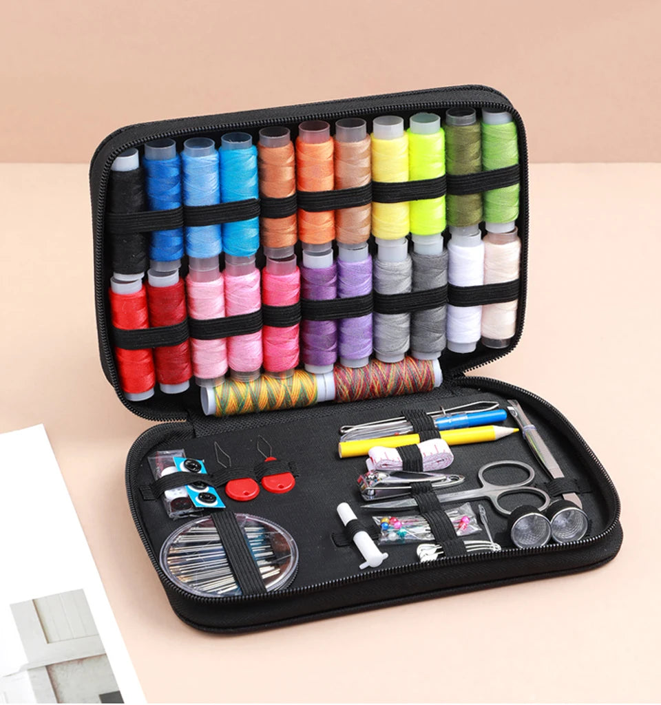 Kit Complet de Couture avec Fils, Aiguilles, Ciseaux, Mètre Ruban, Boutons - Set de Couture Portable pour DIY, Broderie, et Travaux Manuels BLACKBEARD OUTDOOR INDUSTRIES