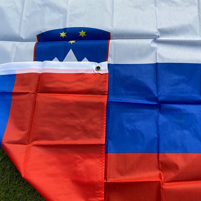 Drapeau de la Slovénie 90x150 cm – Bannière en Polyester pour Décoration (Intérieur et Extérieur) BLACKBEARD OUTDOOR INDUSTRIES