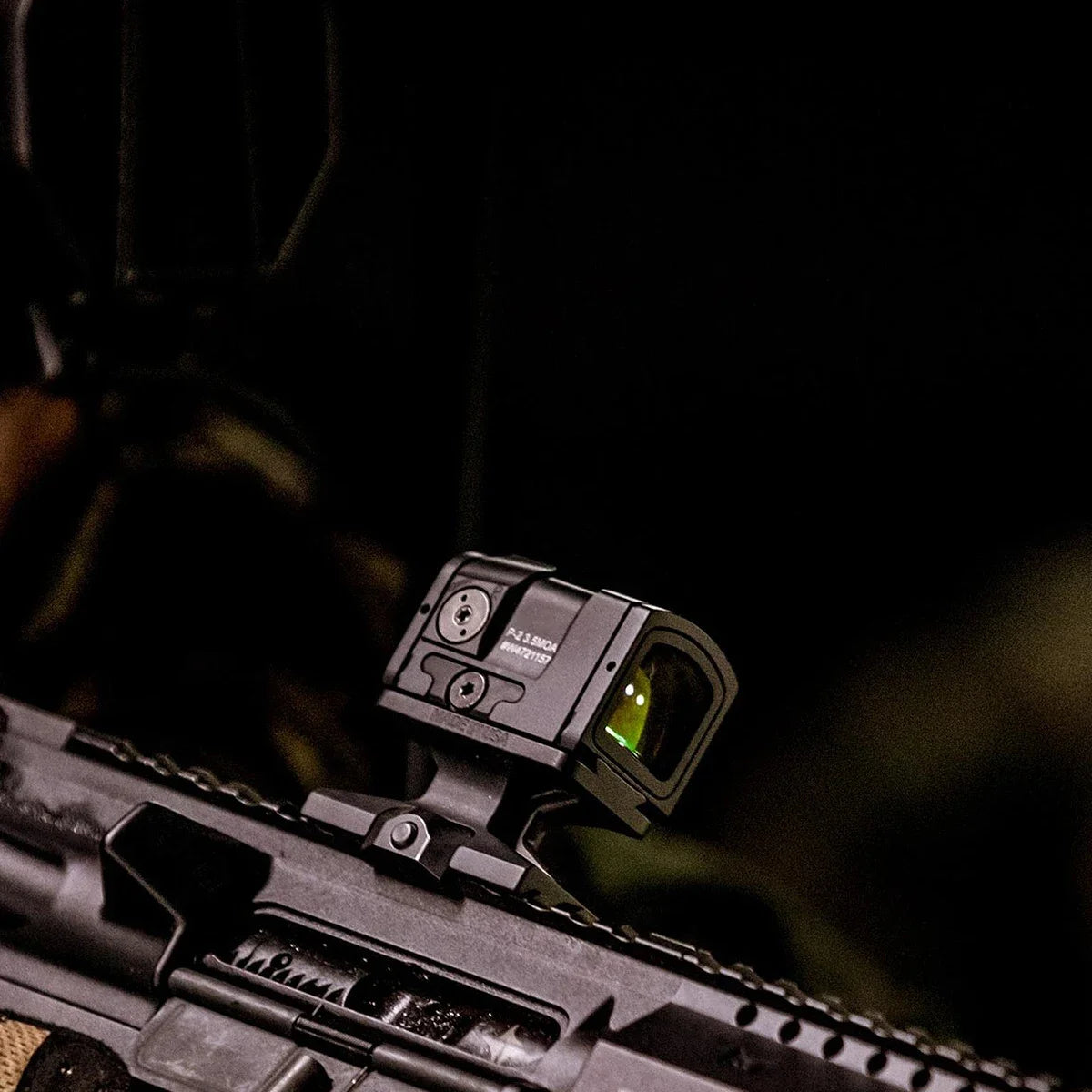 Lunette de visée tactique P-2 Red Dot 3,5 MOA avec montage haut 1,54" et fixation rail 20 mm — Pour pistolet Glock 17 MOS et carabine airsoft - BLACKBEARD OUTDOOR INDUSTRIES