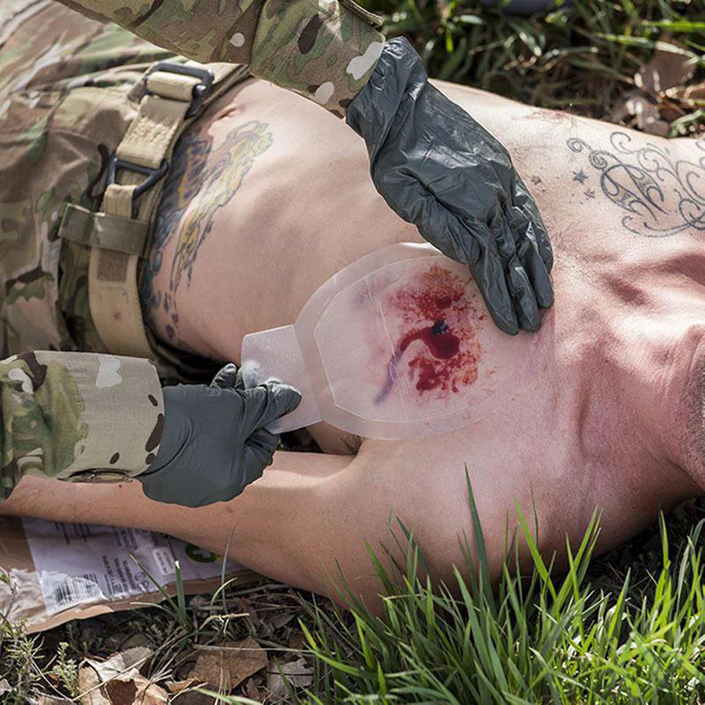 Pansement de Scellement pour Torse Tactique avec 4 Orifices (Vented) - Soins Trauma pour Patch Médical de Scellement Thoracique IFAK BLACKBEARD OUTDOOR INDUSTRIES