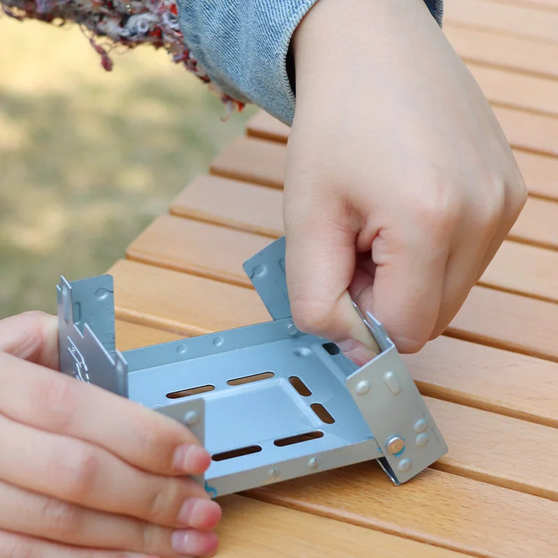 Fourneau Portable Pliable à Combustible Solide – Mini Réchaud de Pique-Nique en Fer Galvanisé pour Camping, Barbecue et Cuisine en Plein Air - BLACKBEARD OUTDOOR INDUSTRIES