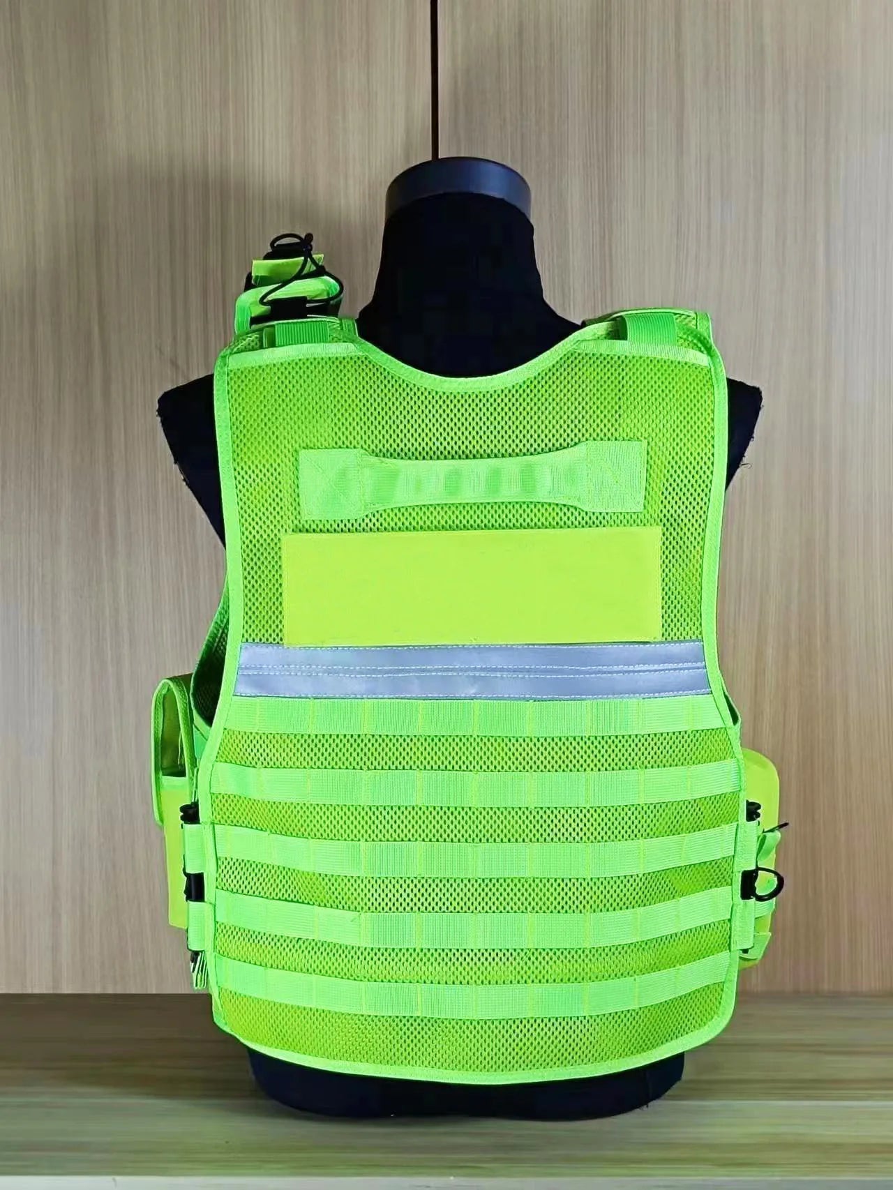 Gilet Tactique Multifonctionnel Noir - Gilet Protecteur Outdoor avec Intérieur Jaune Respirant, Confortable, Réfléchissant et Détachable BLACKBEARD OUTDOOR INDUSTRIES