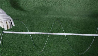 Barbelé Lames Rasoir Hélicoïdal Anti-Intrusion – 10 Mètres - BLACKBEARD OUTDOOR INDUSTRIES