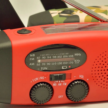 Radio d’Urgence Solaire & Dynamo – Lampe LED, Power Bank 2000 mAh, AM/FM – Spécial Outdoor & Camping - BLACKBEARD OUTDOOR INDUSTRIES