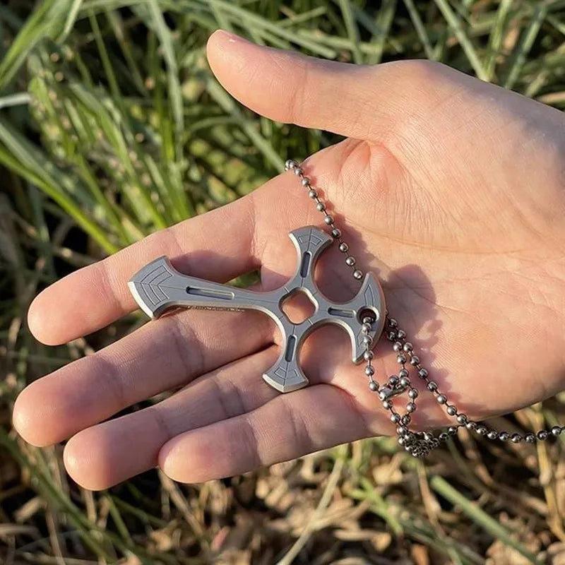 Collier de Protection de Sécurité avec Pendentif Croix - Outil d'Urgence et Défense Personnelle, Portable pour Briser Vitre - BLACKBEARD OUTDOOR INDUSTRIES