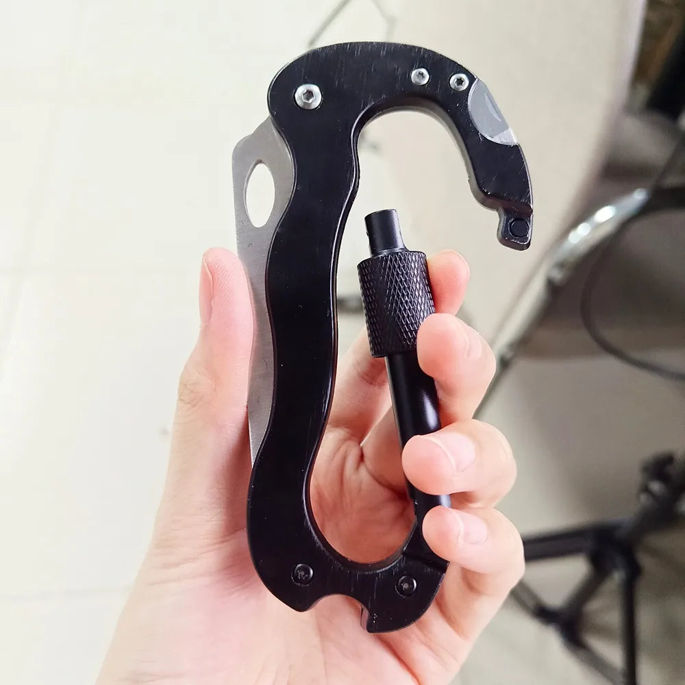 Porte-Clé Multifonction de Montagne avec Couteau Pliant et Scie - Mousqueton Pratique pour Randonnée et Activités Extérieures - BLACKBEARD OUTDOOR INDUSTRIES