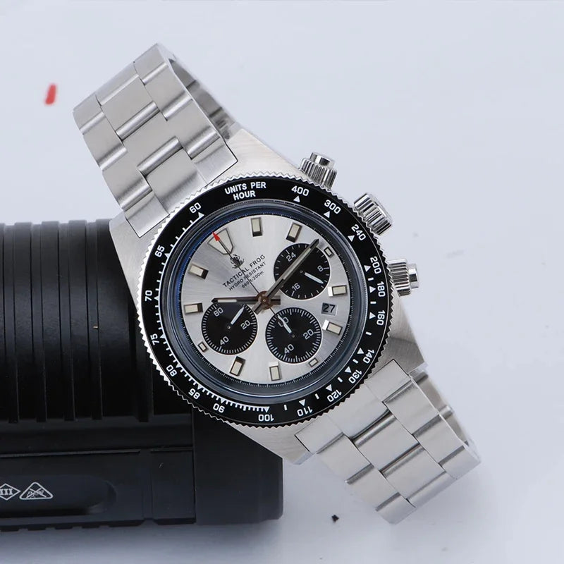 Montre Homme Tactical Frog TF004 – Chronographe Solaire VS75 – Étanche 200M – Verre Saphir – Bracelet Acier Inoxydable - BLACKBEARD OUTDOOR INDUSTRIES