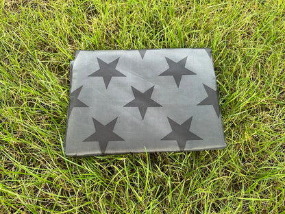 Drapeau Américain Noir – 90x150 cm – Drapeau en Polyester Suspendu – Décoration Intérieure et Extérieure BLACKBEARD OUTDOOR INDUSTRIES