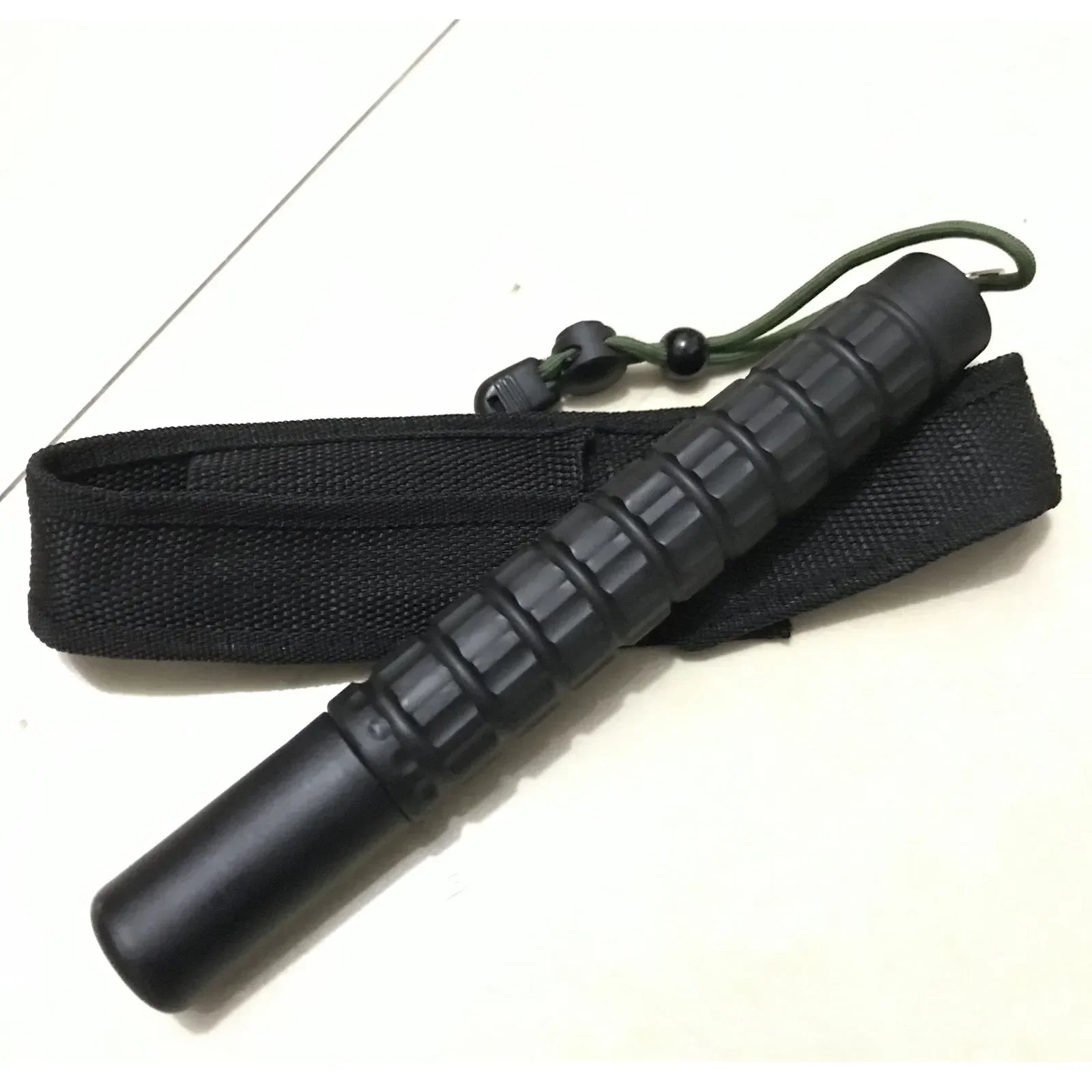 Bâton Télescopique de Défense à 3 Sections  65cm – Léger, Repliable, Multifonction | Autodéfense - BLACKBEARD OUTDOOR INDUSTRIES