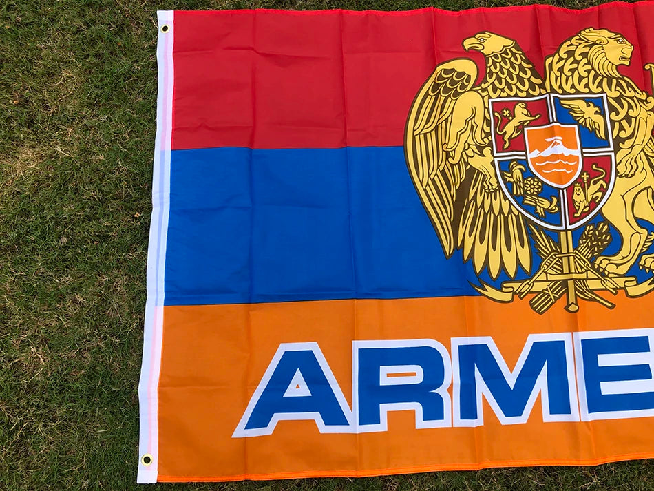 Drapeau National de l'Arménie avec Emblème National - 90x150 cm - Polyester - Drapeau Suspendu pour Décoration BLACKBEARD OUTDOOR INDUSTRIES