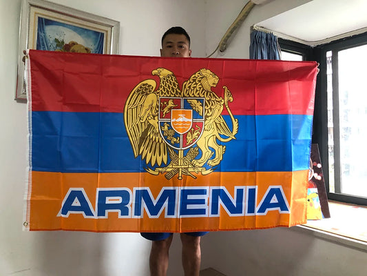 Drapeau National de l'Arménie avec Emblème National - 90x150 cm - Polyester - Drapeau Suspendu pour Décoration BLACKBEARD OUTDOOR INDUSTRIES