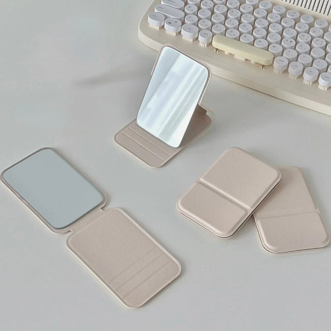 Miroir de Maquillage de Bureau – Compact, Pliable & Élégant en Cuir PU - BLACKBEARD OUTDOOR INDUSTRIES