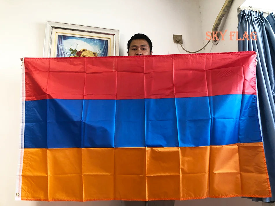Drapeau National de l'Arménie avec Emblème National - 90x150 cm - Polyester - Drapeau Suspendu pour Décoration BLACKBEARD OUTDOOR INDUSTRIES